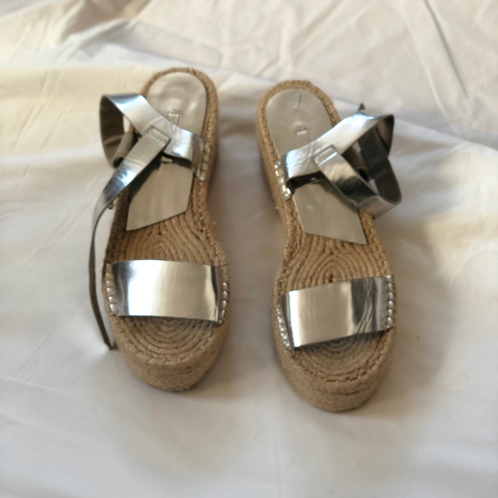 Shoe - Picture 2 of 6